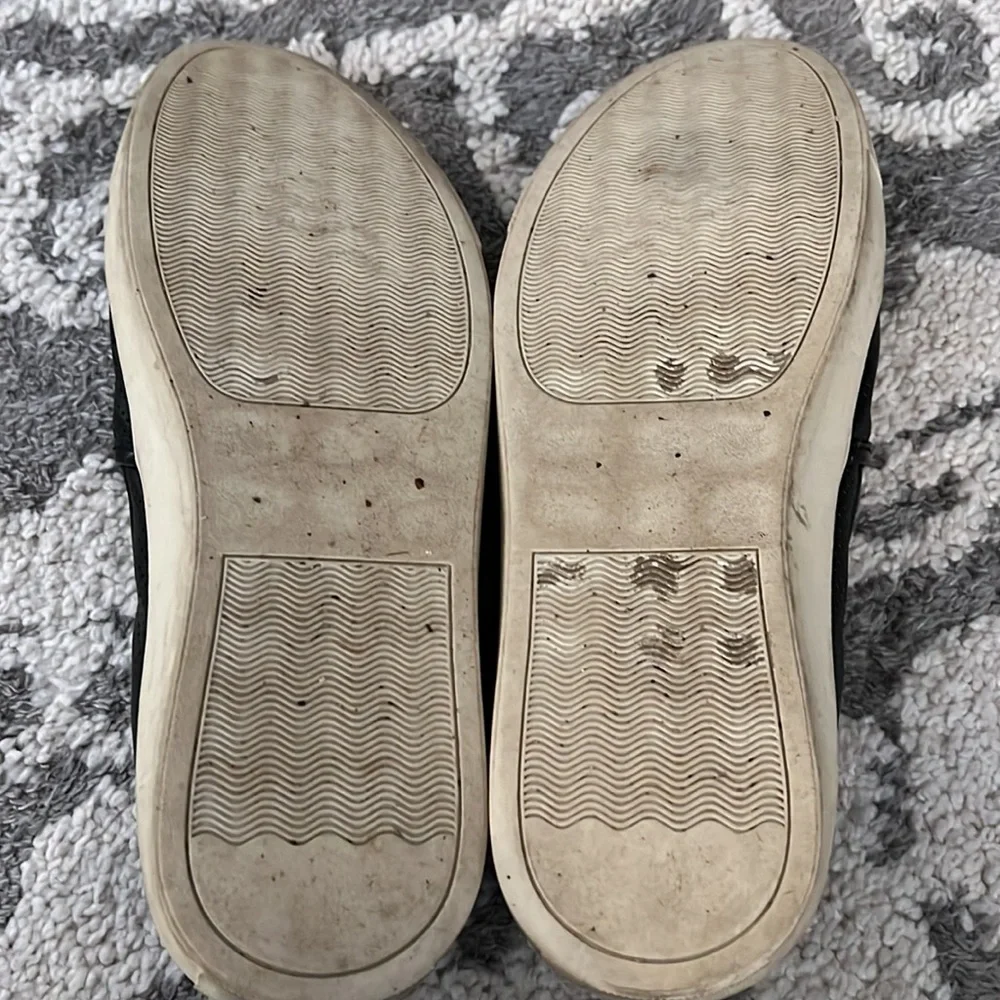 Steve Madden Ezeke perforated leather sneakers, black, size 9, pre-loved! - Picture 4 of 5
